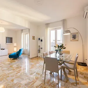 Apartment Roommo Artisti, Florence